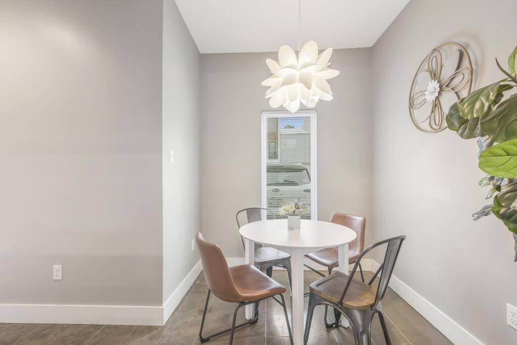 Cozy 2 Bed Townhome Near The Hospital Lafayette Eksteriør billede